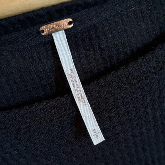 Free People long sleeve raglan top with banded bottom size small in black - Picture 4 of 6